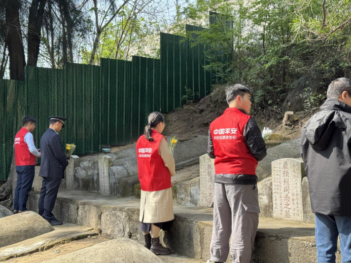 缅怀烈士功绩·凝聚奋进力量  ——平安担保业务集群下属泉州分公司参与清明祭扫烈士墓活动