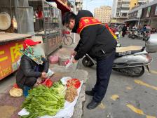 金融知识进菜市 守护百姓钱袋子——民生银行惠安支行走进霞西菜市场开展防范非法金融中介主题宣传