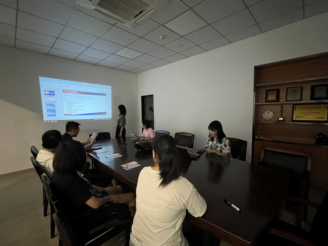 同方全球人寿福建分公司开展《中小企业促进法》宣传活动