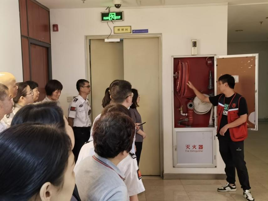 平安担保福建分公司携手当地物业公司共同开展消防安全知识公益宣传活动