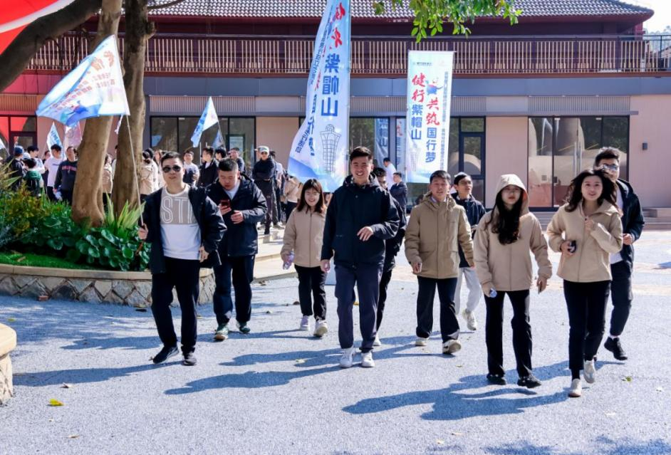 厦门国际银行泉州分行举办“健行紫帽山，共筑国行梦”暖春健步行活动