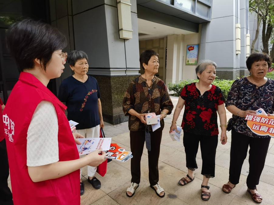 平安融易漳州分公司开展防范电信诈骗宣传活动