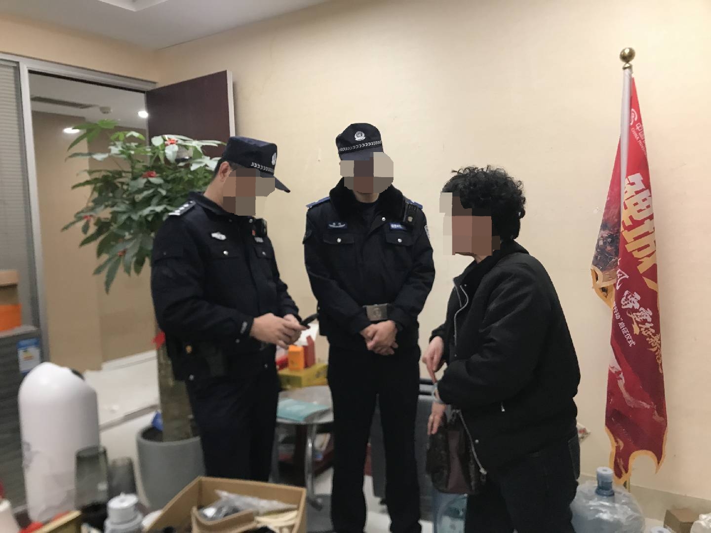 警银联动为客户挽损10万余元  中国民生银行泉州分行：成功堵截“虚假投资+邮寄黄金”复合型诈骗