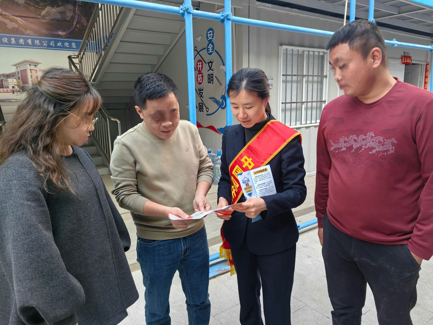 茶乡反诈进工地 匠心守护“安家钱” ——民生银行安溪支行开展建筑工地反诈宣传活动
