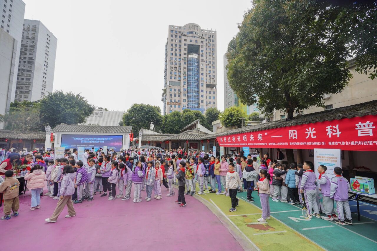 “目”浴阳光 预防近视丨东南眼科医院举办“科普点亮光明未来”阳光科普节