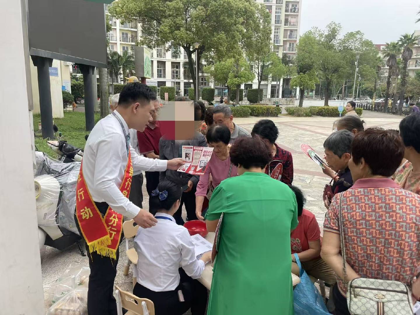 普及金融知识 净化金融环境 ——民生银行晋江支行走进华泰社区开展反诈防非宣传活动