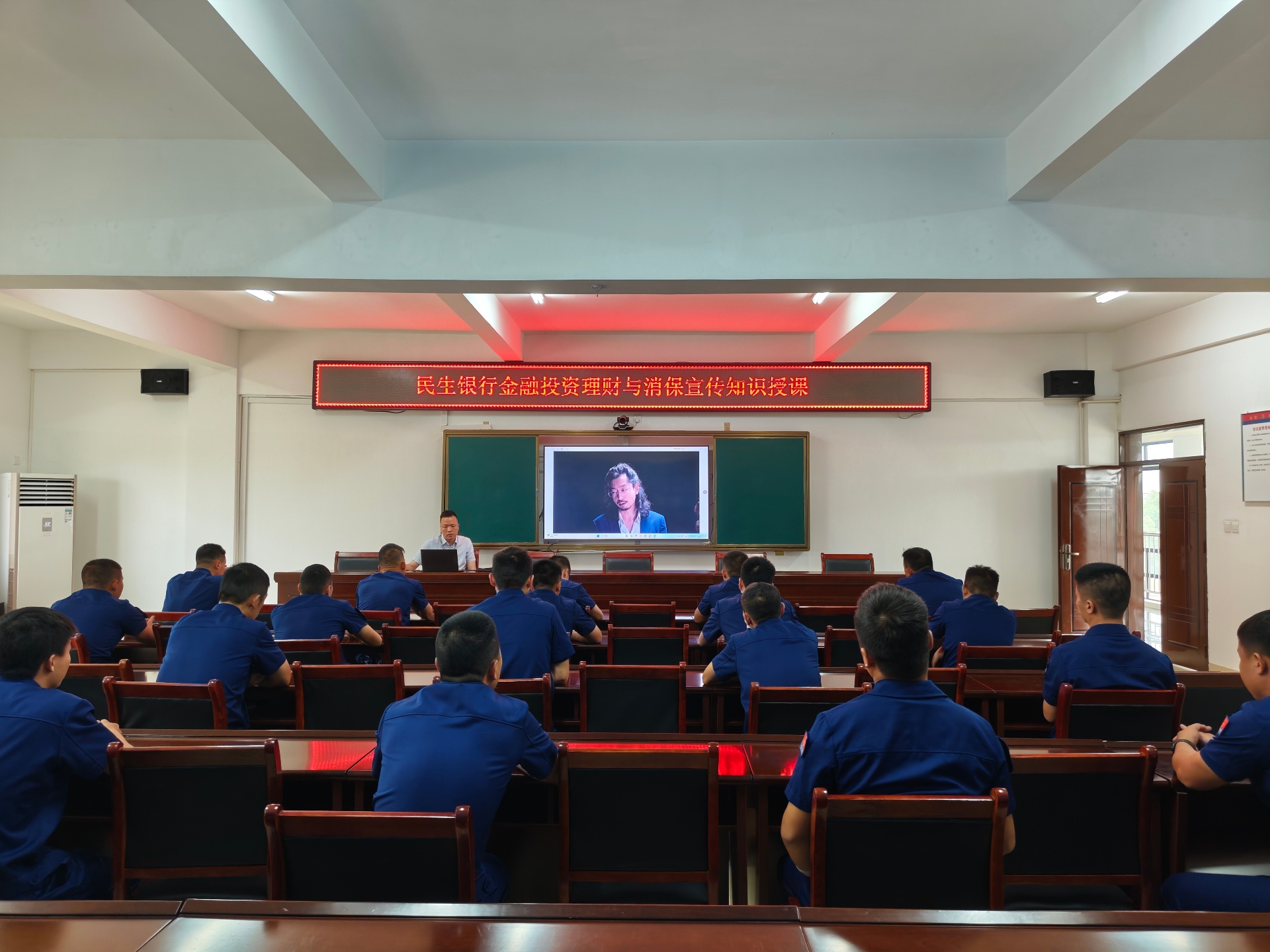 银消联动筑防线，金融课堂护平安 ——民生银行黄塘社区支行走进惠安消防大队开展消保知识共建活动