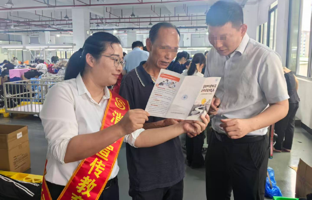 守护金融权益 数字温暖民生 ——民生银行泉州台投小微支行走进台商德润产业园开展消保主题宣传活动