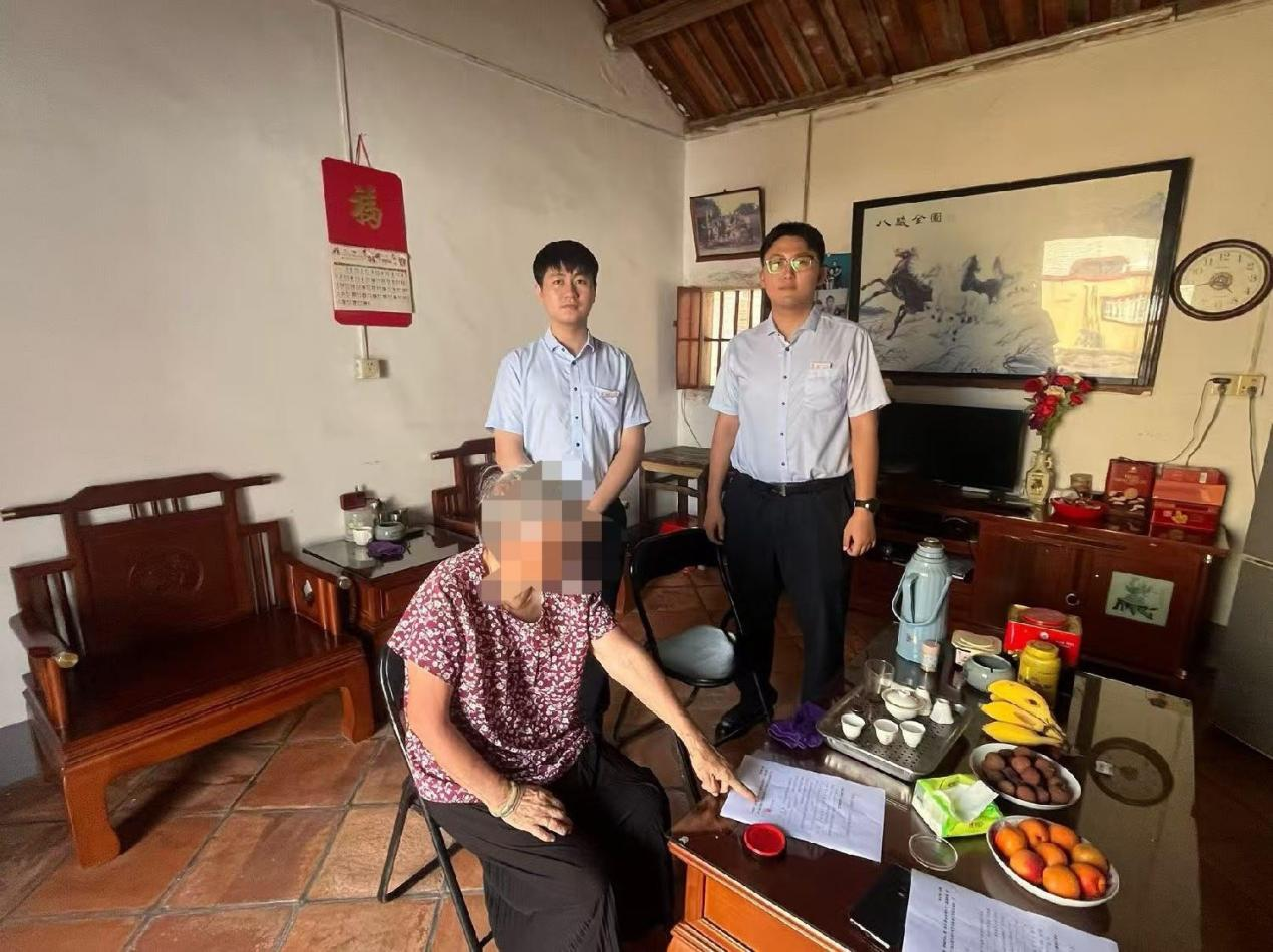 工行龙海海澄支行：让“银发”办事不再难 将柜台“搬”进百姓家