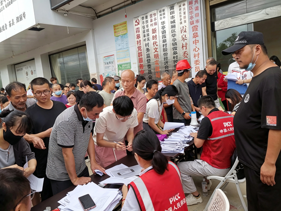 人保财险莆田市城厢支公司：周末不停歇 进村驻点推进灾后理赔
